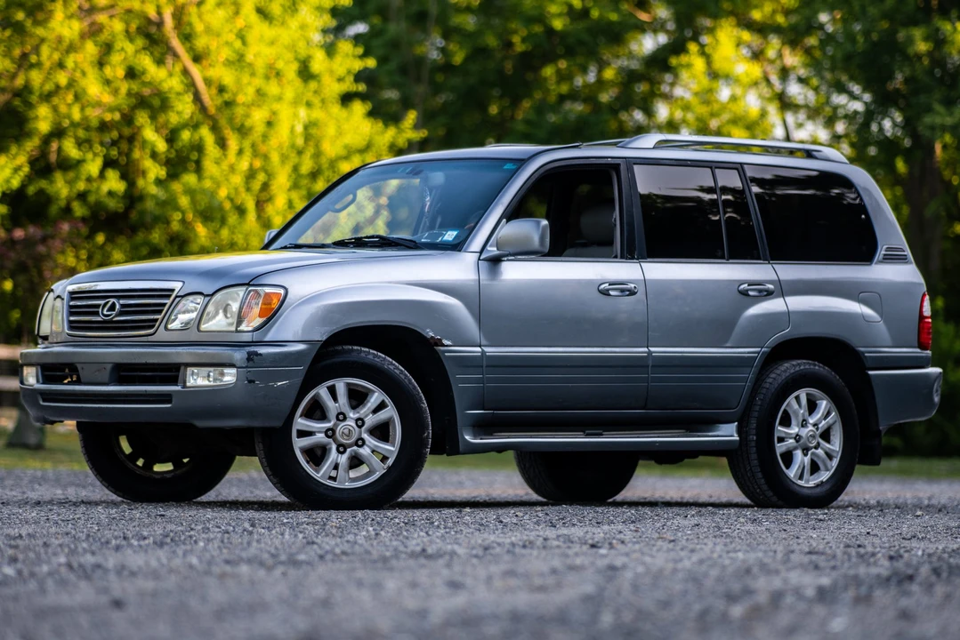 2005 Lexus LX 2nd Gen - Image 13 of 31