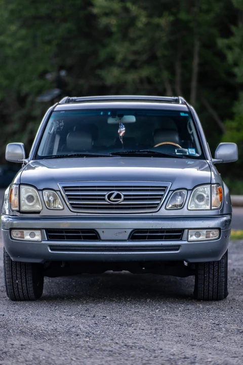 2005 Lexus LX 2nd Gen - Image 2 of 31