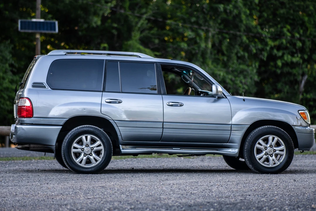 2005 Lexus LX 2nd Gen - Image 24 of 31