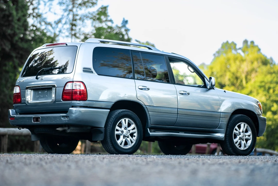 2005 Lexus LX 2nd Gen - Image 18 of 31