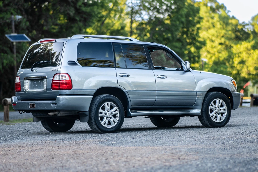 2005 Lexus LX 2nd Gen - Image 20 of 31