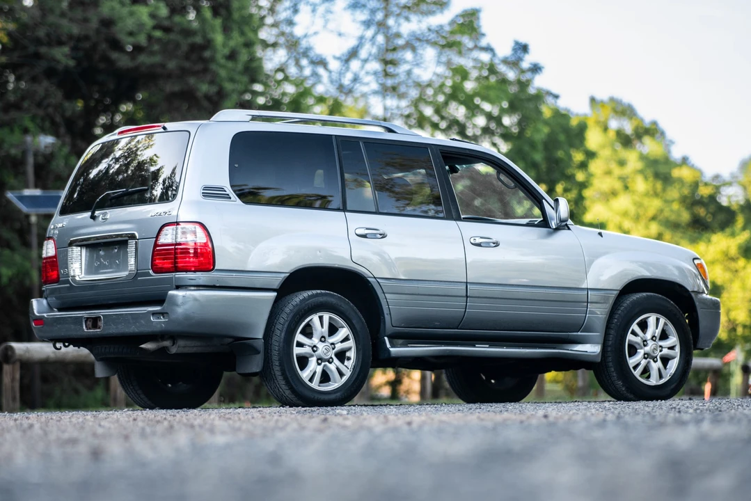 2005 Lexus LX 2nd Gen - Image 21 of 31