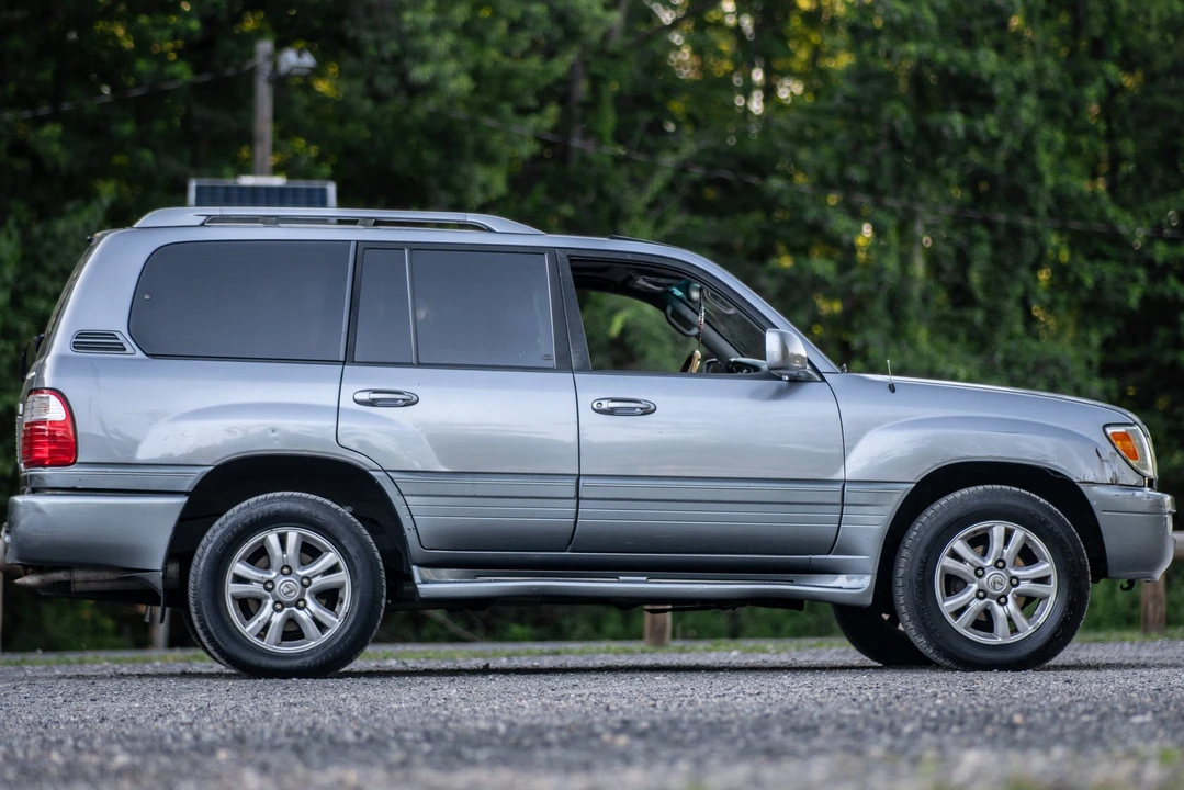 2005 Lexus LX 2nd Gen - Image 22 of 31