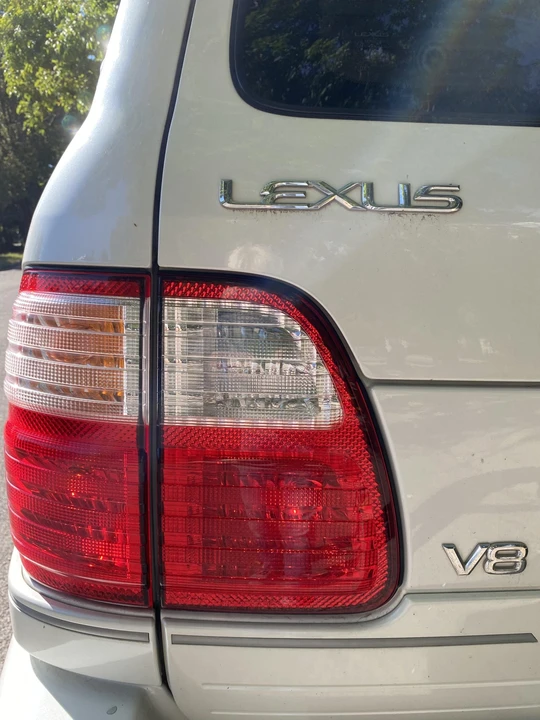 2005 Lexus LX 2nd Gen - Image 17 of 31