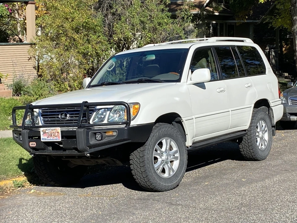 2005 Lexus LX 2nd Gen - Image 2 of 31