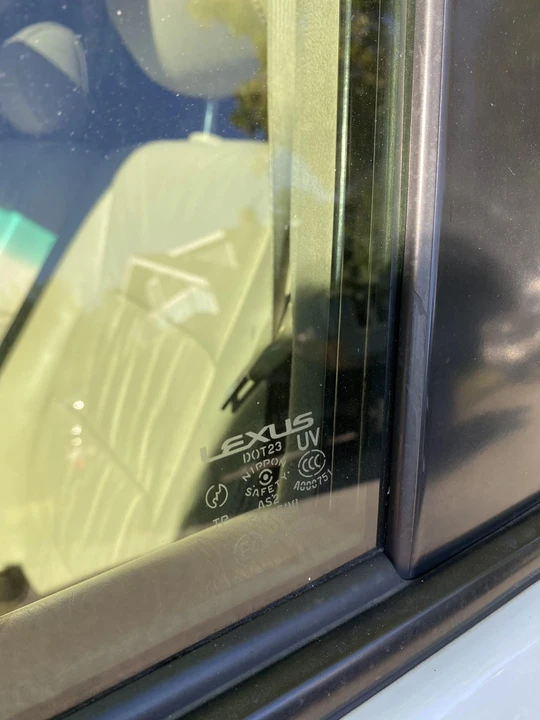 2005 Lexus LX 2nd Gen - Image 26 of 31