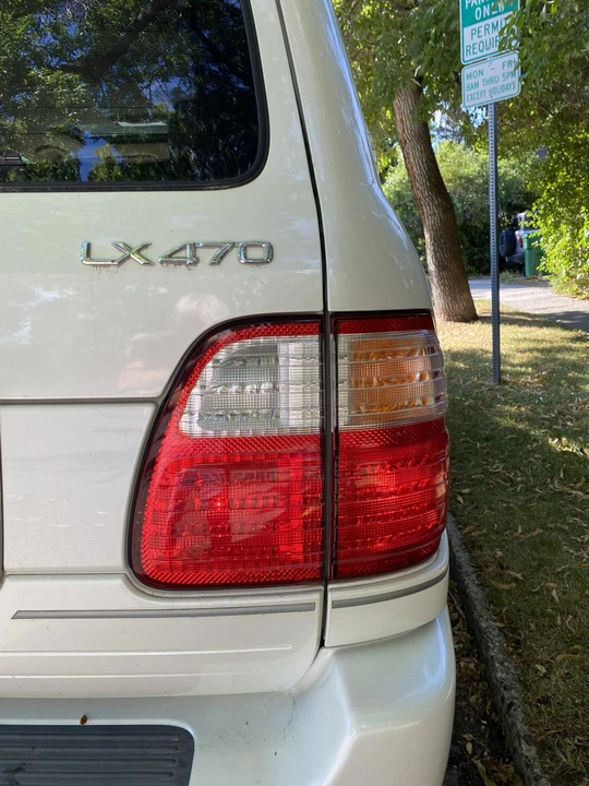 2005 Lexus LX 2nd Gen - Image 18 of 31