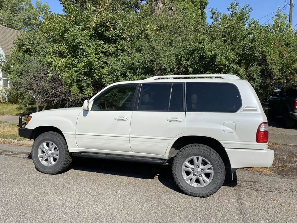 2005 Lexus LX 2nd Gen - Image 5 of 31