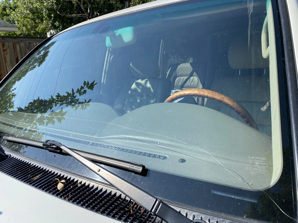 2005 Lexus LX 2nd Gen - Image 21 of 31