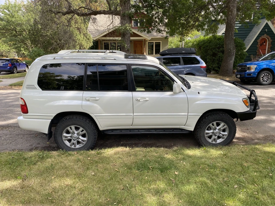 2005 Lexus LX 2nd Gen - Image 10 of 31