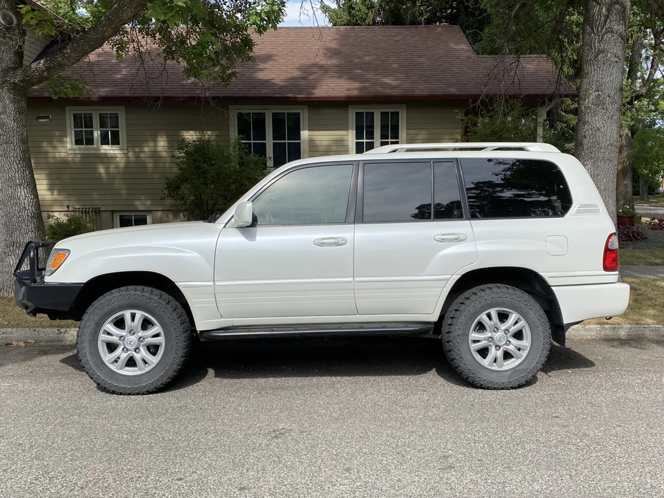 2005 Lexus LX 2nd Gen - Image 4 of 31