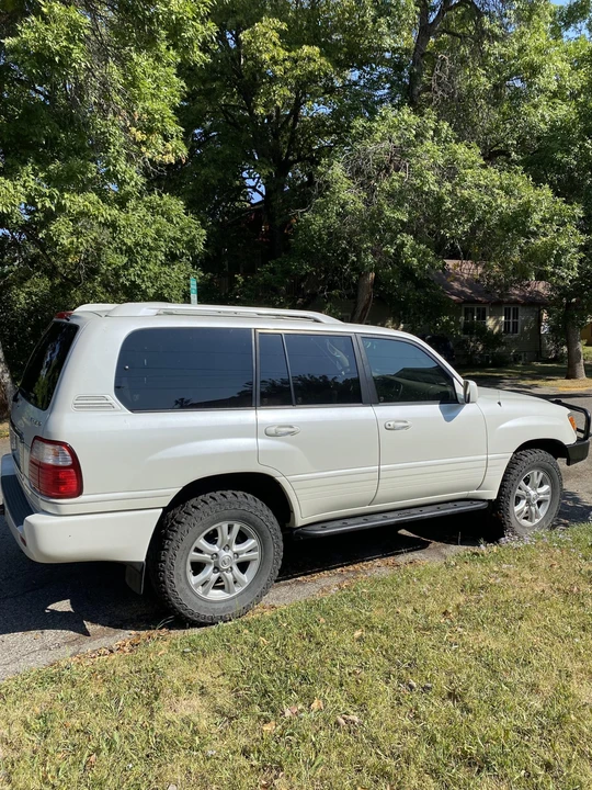 2005 Lexus LX 2nd Gen - Image 8 of 31