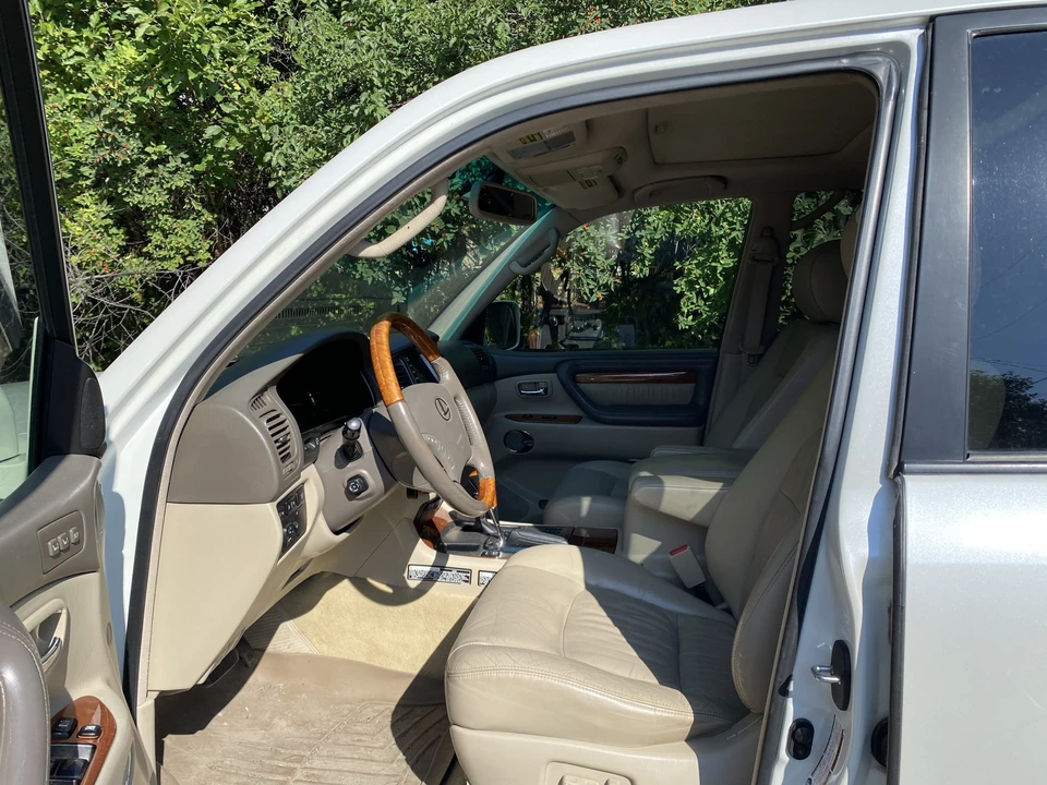 2005 Lexus LX 2nd Gen - Image 30 of 31