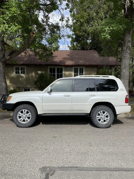 2005 Lexus LX 2nd Gen - Image 3 of 31