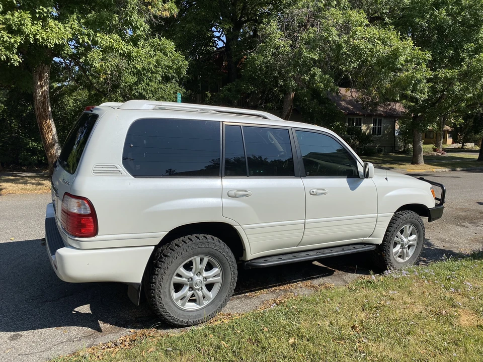 2005 Lexus LX 2nd Gen - Image 9 of 31