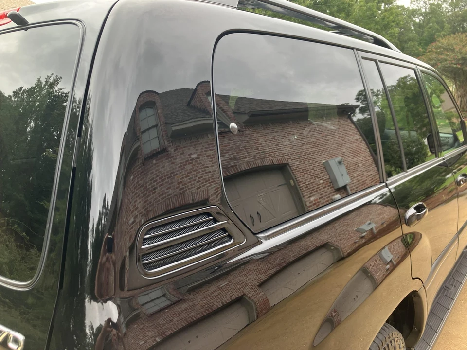2005 Lexus LX 2nd Gen - Image 28 of 31
