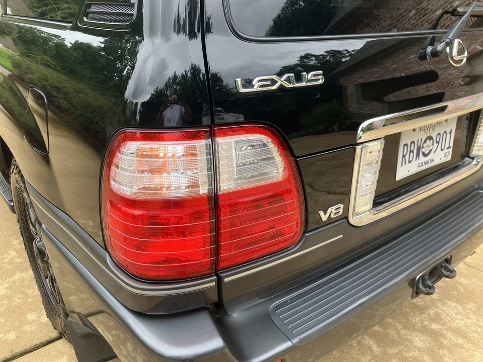 2005 Lexus LX 2nd Gen - Image 30 of 31