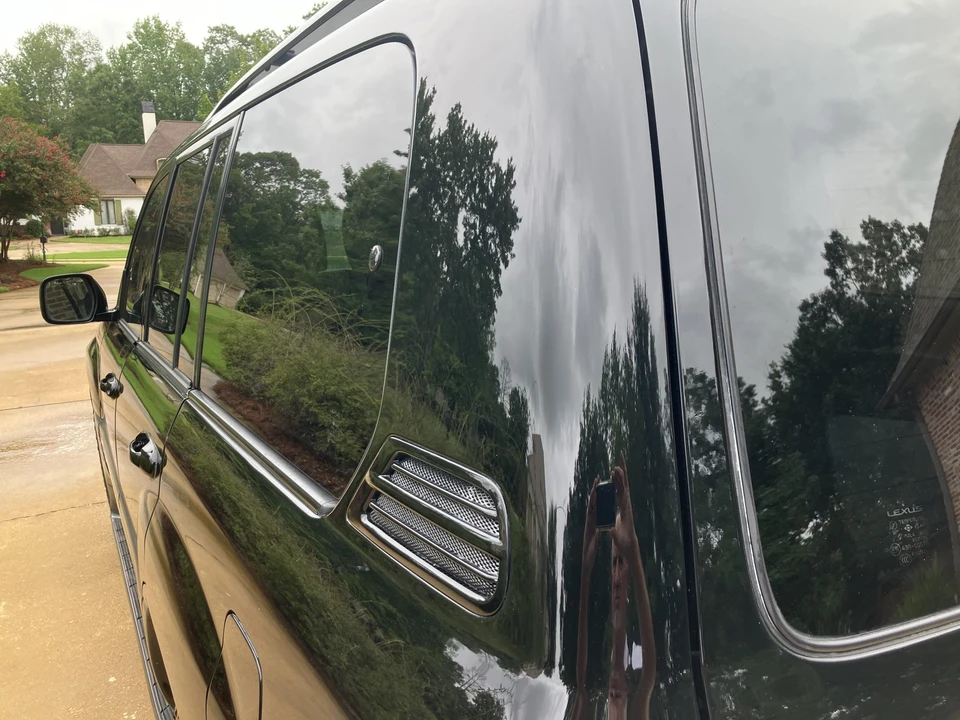 2005 Lexus LX 2nd Gen - Image 27 of 31