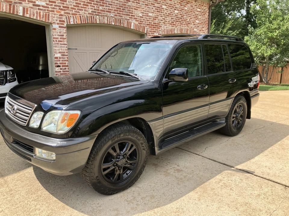 2005 Lexus LX 2nd Gen - Image 3 of 31
