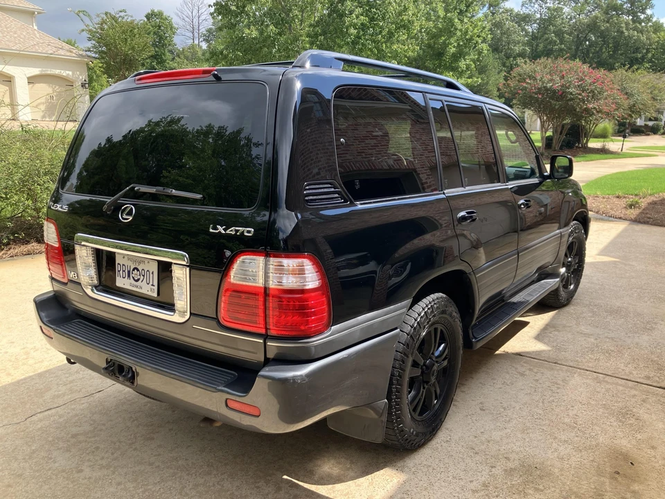 2005 Lexus LX 2nd Gen - Image 9 of 31