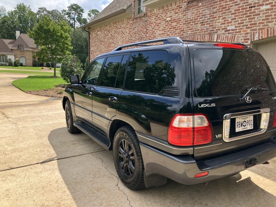 2005 Lexus LX 2nd Gen - Image 5 of 31