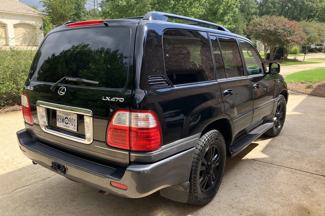 2005 Lexus LX 2nd Gen - Image 10 of 31