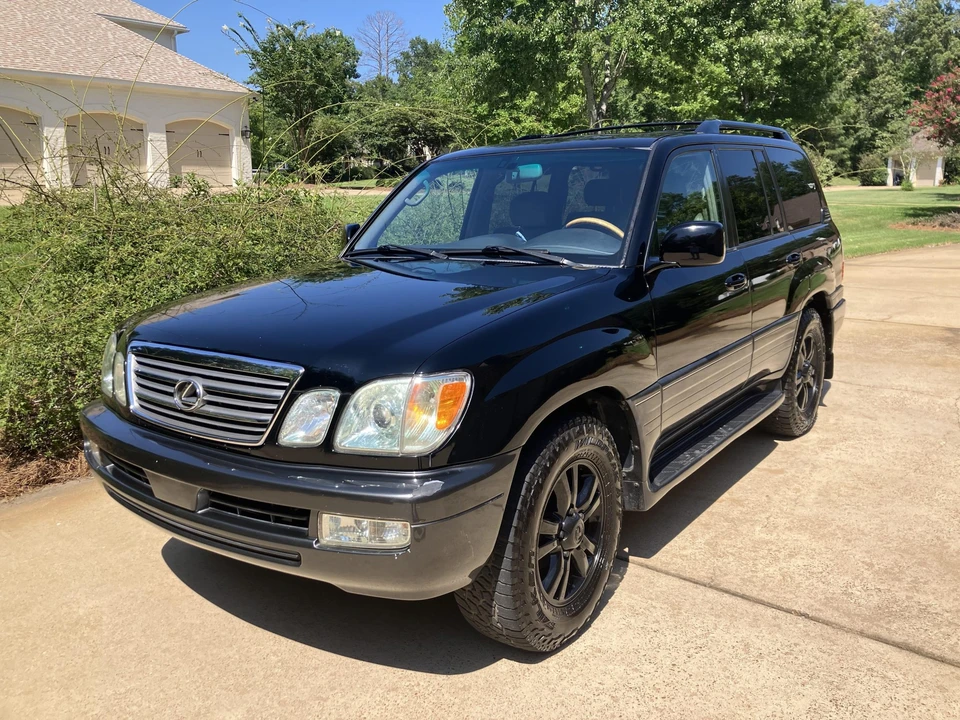 2005 Lexus LX 2nd Gen - Image 2 of 31