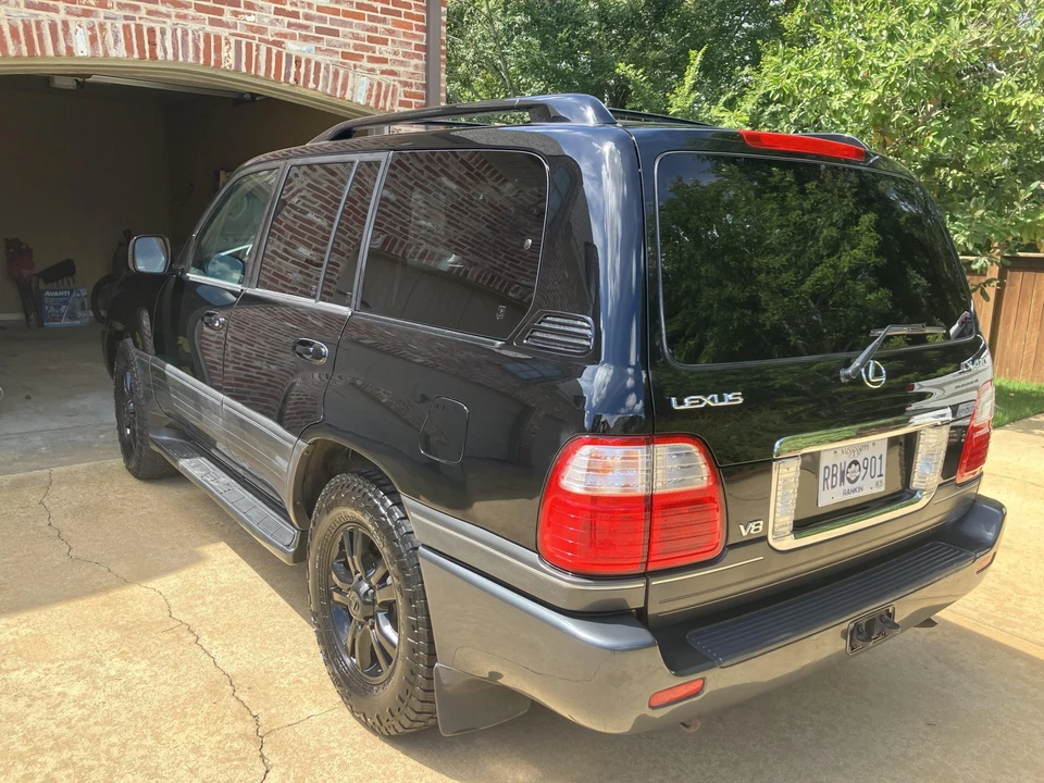 2005 Lexus LX 2nd Gen - Image 6 of 31