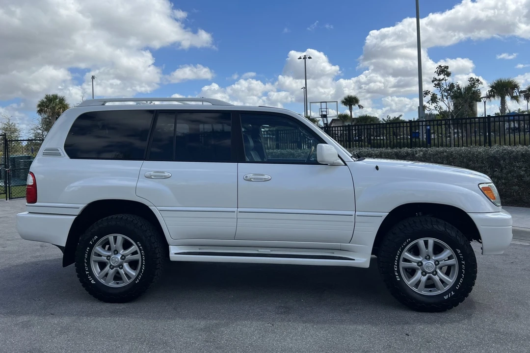 2005 Lexus LX 2nd Gen - Image 8 of 31