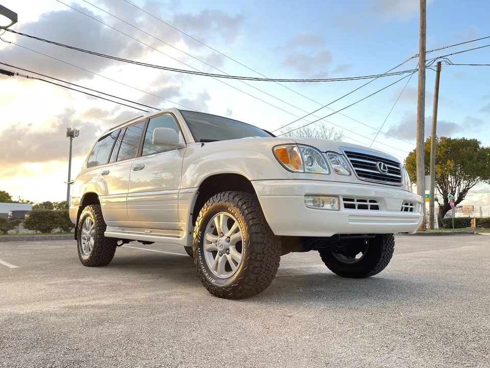 2005 Lexus LX 2nd Gen - Image 7 of 31