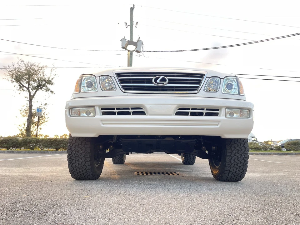 2005 Lexus LX 2nd Gen - Image 5 of 31