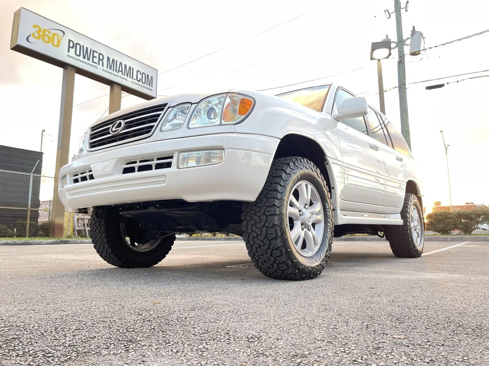 2005 Lexus LX 2nd Gen - Image 4 of 31