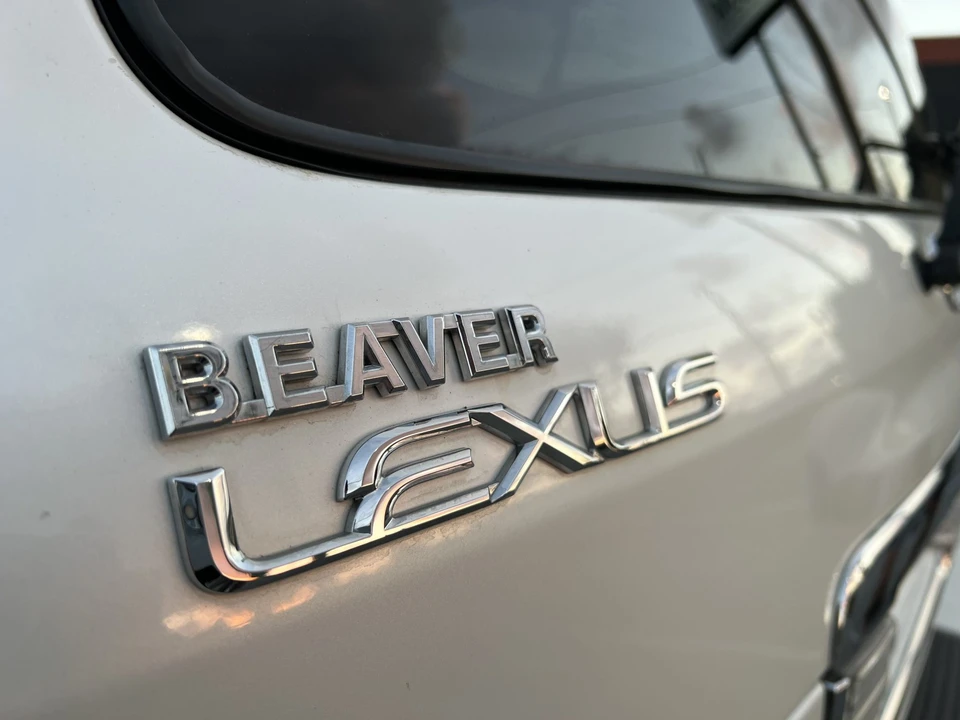 2005 Lexus LX 2nd Gen - Image 29 of 31