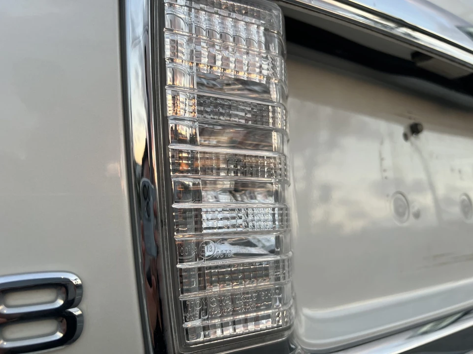 2005 Lexus LX 2nd Gen - Image 27 of 31