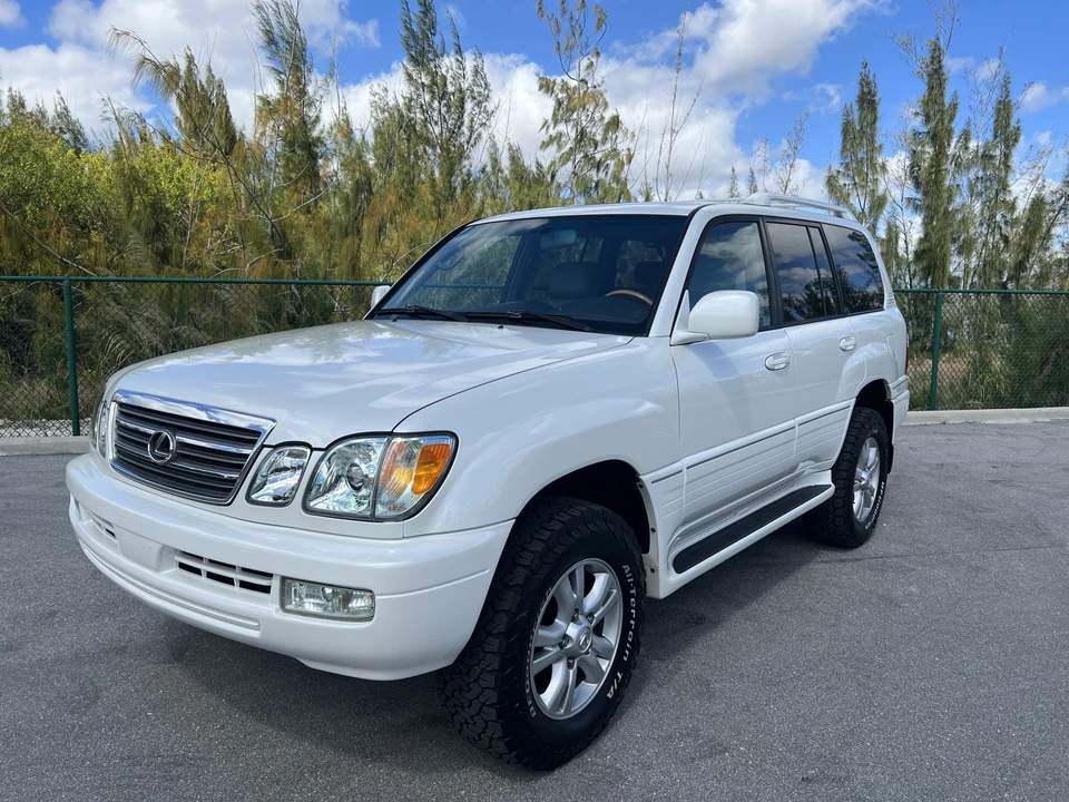 2005 Lexus LX 2nd Gen - Image 3 of 31