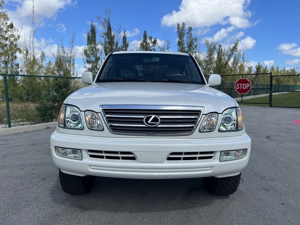 2005 Lexus LX 2nd Gen - Image 6 of 31
