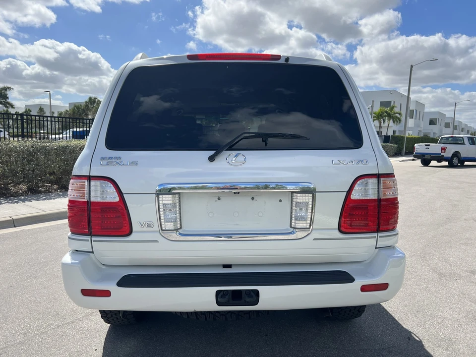 2005 Lexus LX 2nd Gen - Image 10 of 31