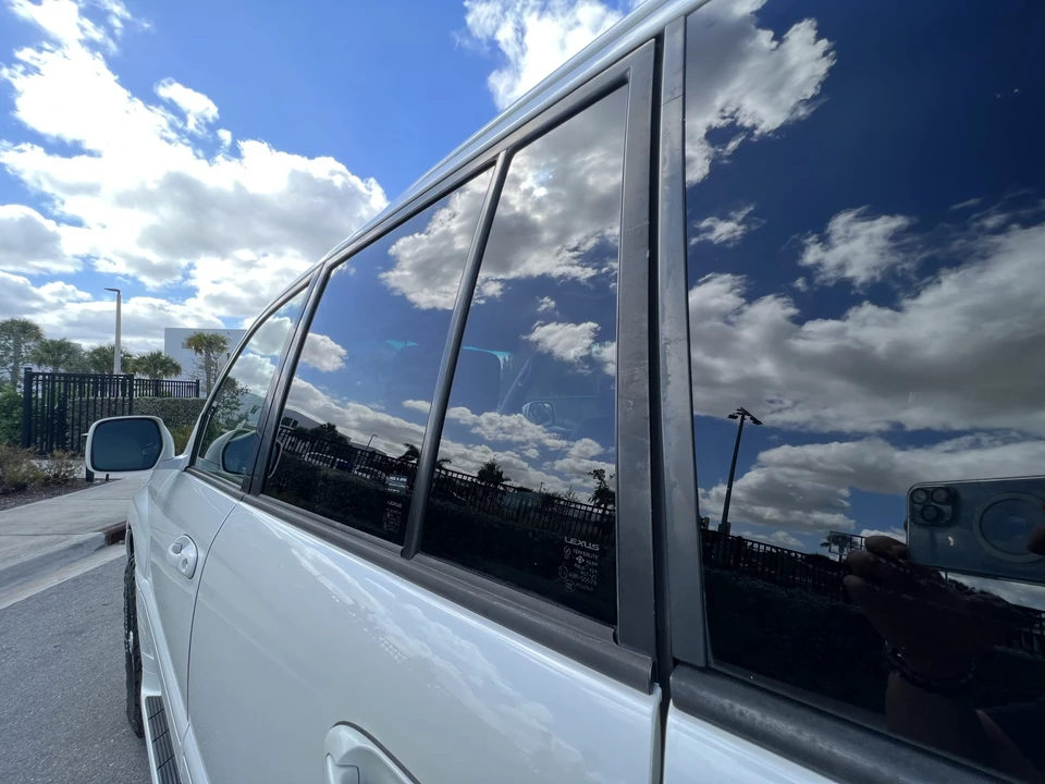 2005 Lexus LX 2nd Gen - Image 12 of 31