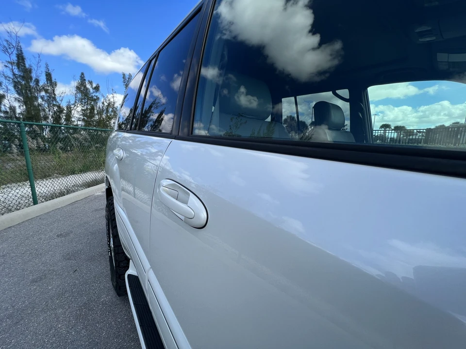2005 Lexus LX 2nd Gen - Image 20 of 31