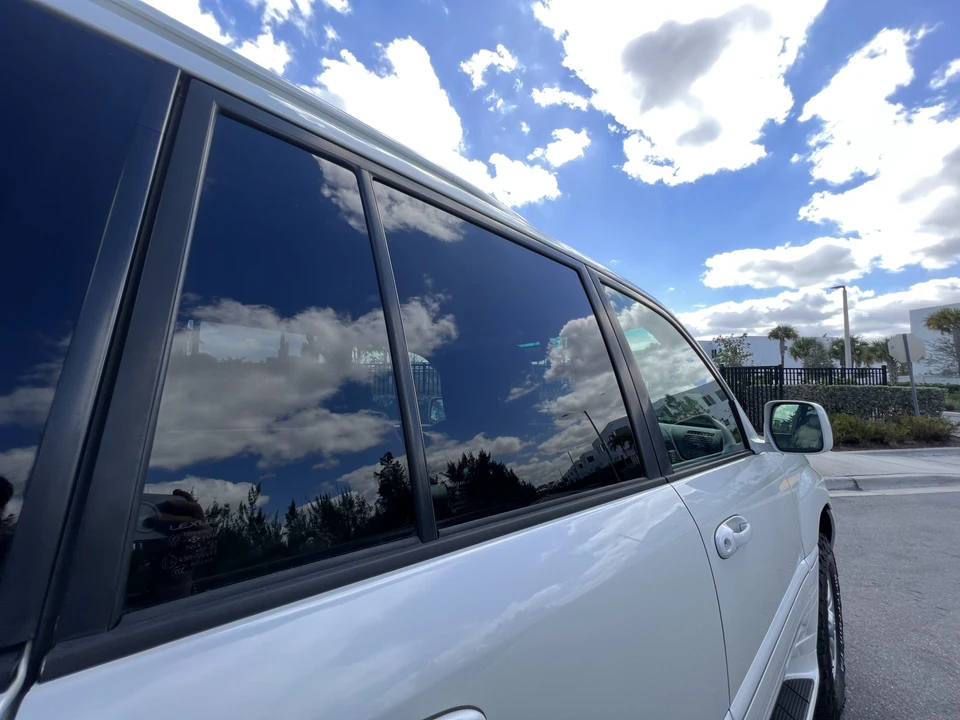 2005 Lexus LX 2nd Gen - Image 13 of 31