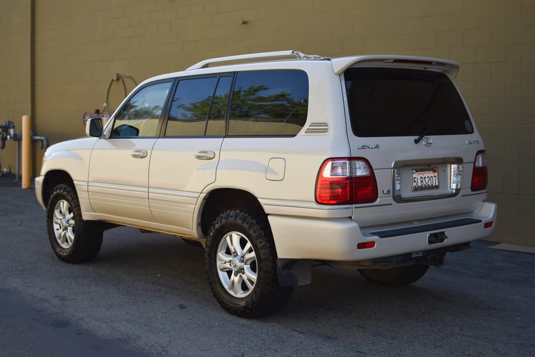 2005 Lexus LX 2nd Gen - Image 3 of 31