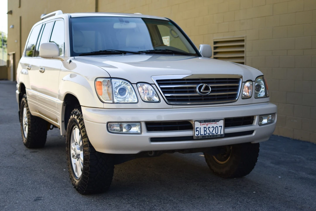 2005 Lexus LX 2nd Gen - Image 9 of 31