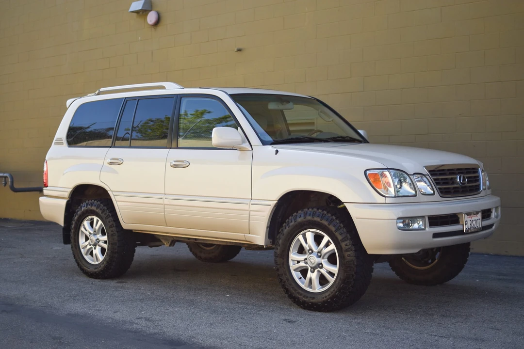 2005 Lexus LX 2nd Gen - Image 8 of 31