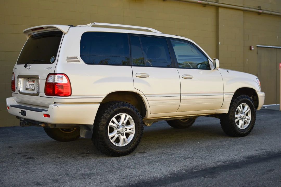 2005 Lexus LX 2nd Gen - Image 6 of 31