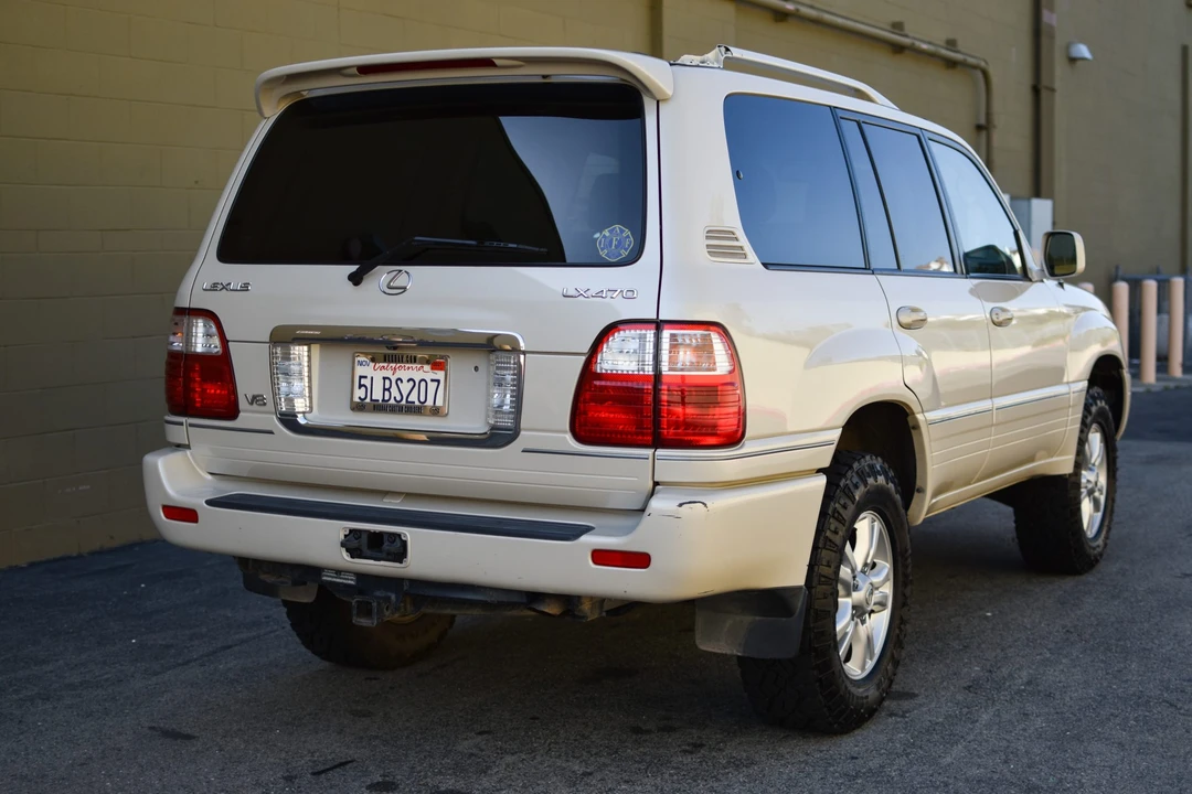 2005 Lexus LX 2nd Gen - Image 5 of 31
