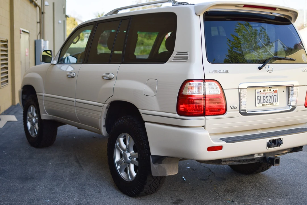 2005 Lexus LX 2nd Gen - Image 11 of 31