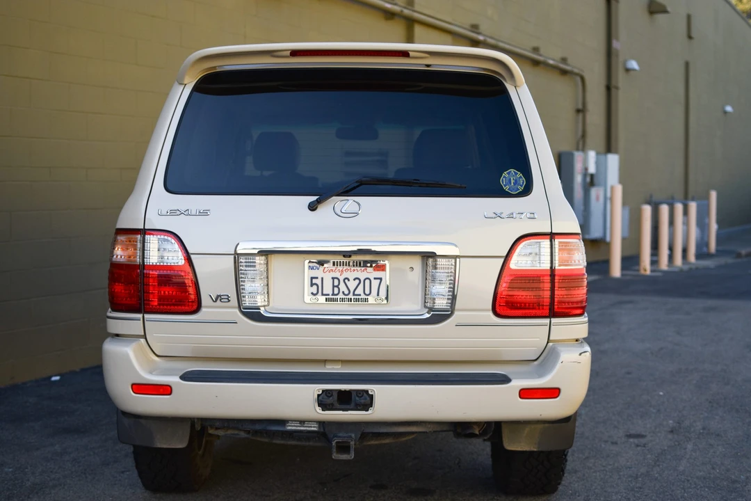 2005 Lexus LX 2nd Gen - Image 4 of 31