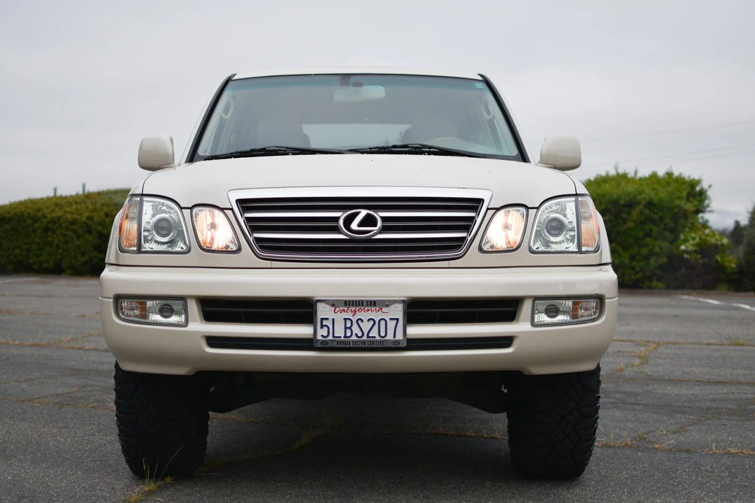2005 Lexus LX 2nd Gen - Image 10 of 31