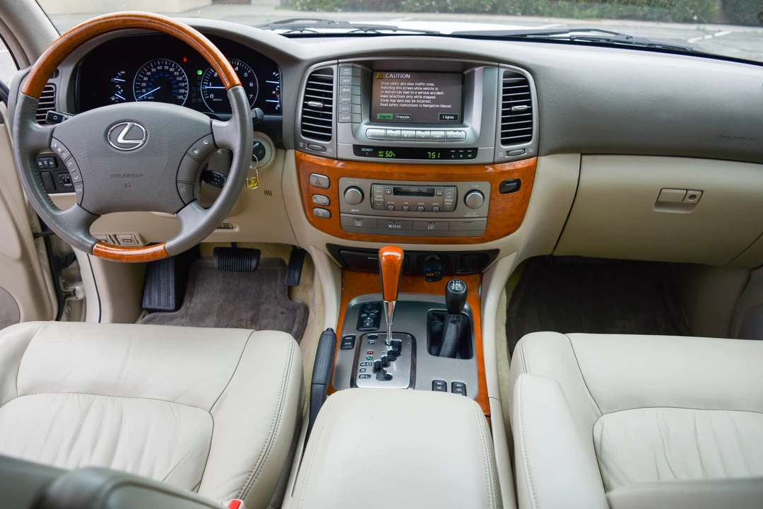 2005 Lexus LX 2nd Gen - Image 29 of 31