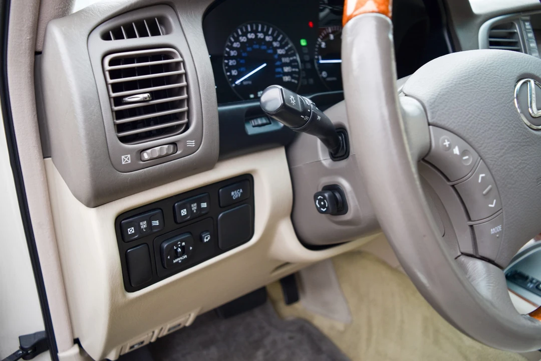 2005 Lexus LX 2nd Gen - Image 27 of 31
